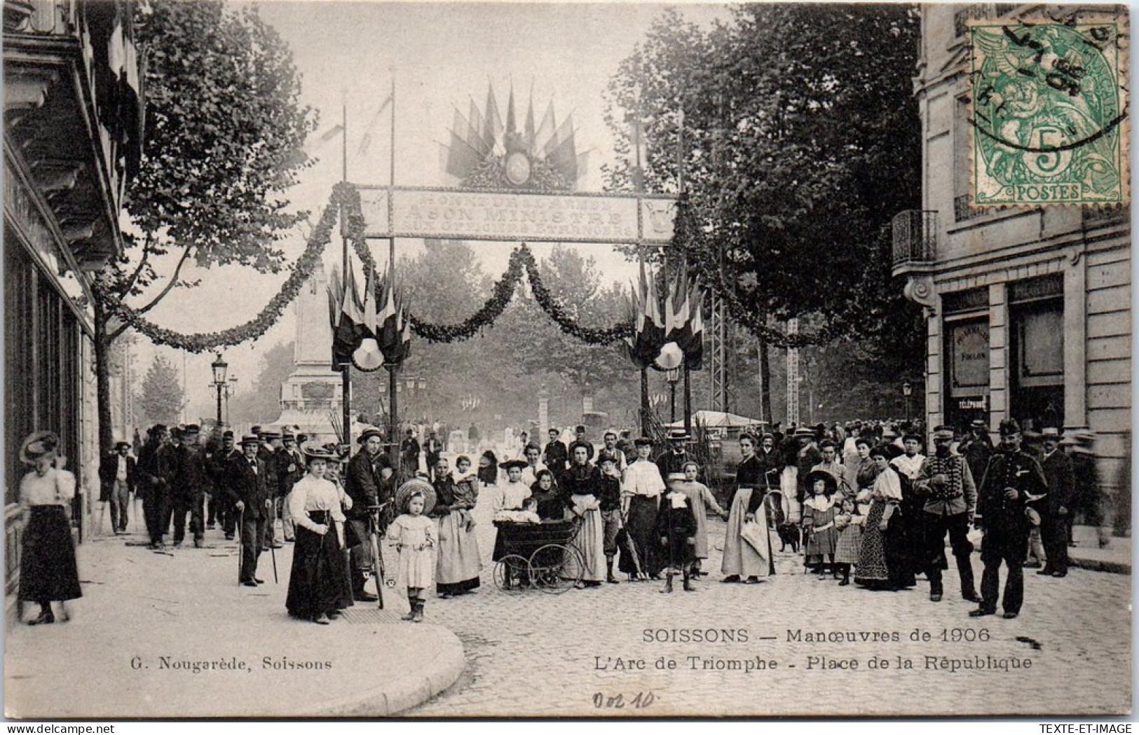 02 SOISSONS - 1906 Arc De Triomphe Place De La Republique  - Soissons