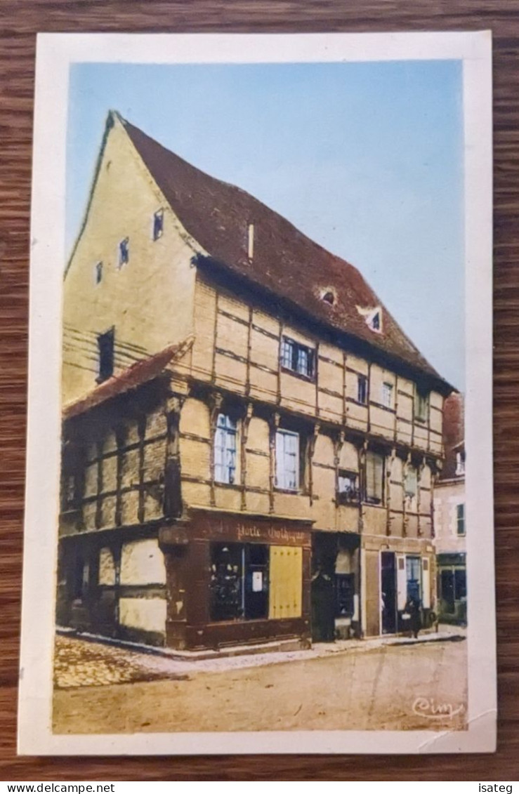 Carte Postale Ancienne Colorisée La Châtre (36) Vieille Maison De Bois - Place Laisnel De La Salle - Non Classés