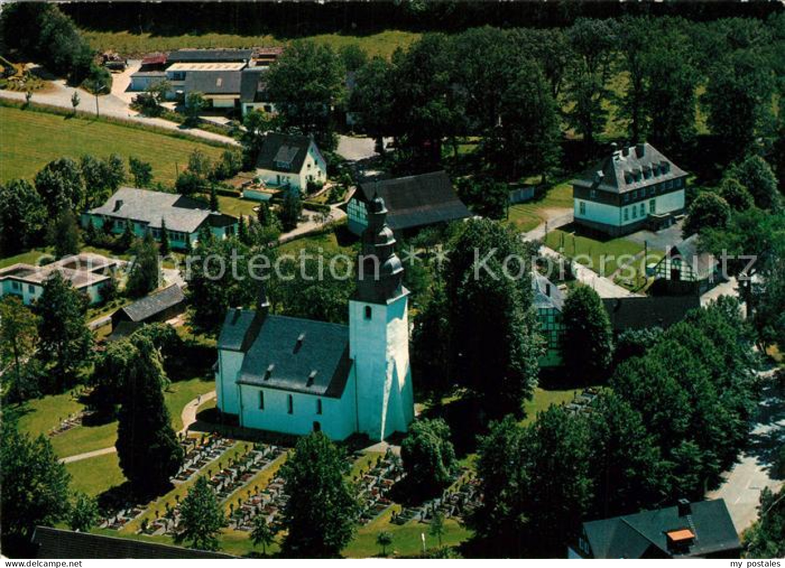 73263687 Fredeburg Schmallenberg Fliegeraufnahme Pfarrkiche Mit Altem Friedhof I - Schmallenberg