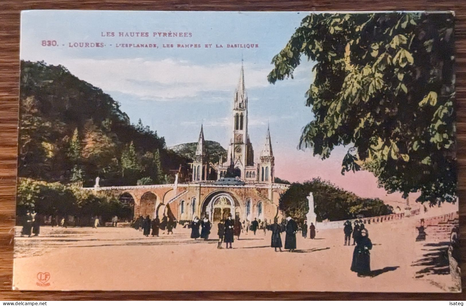 Carte Postale Ancienne Colorisée Lourdes : L'Esplanade, Les Rampes Et La Basilique - Unclassified