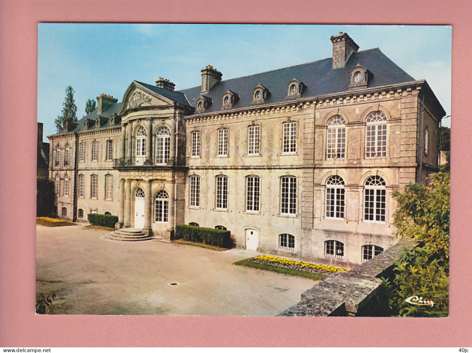 VALOGNES.50.MANCHE . L'HOTEL De BEAUMONT XVIII Siecle .  C.P.M NON VOYAGEE . - Valognes