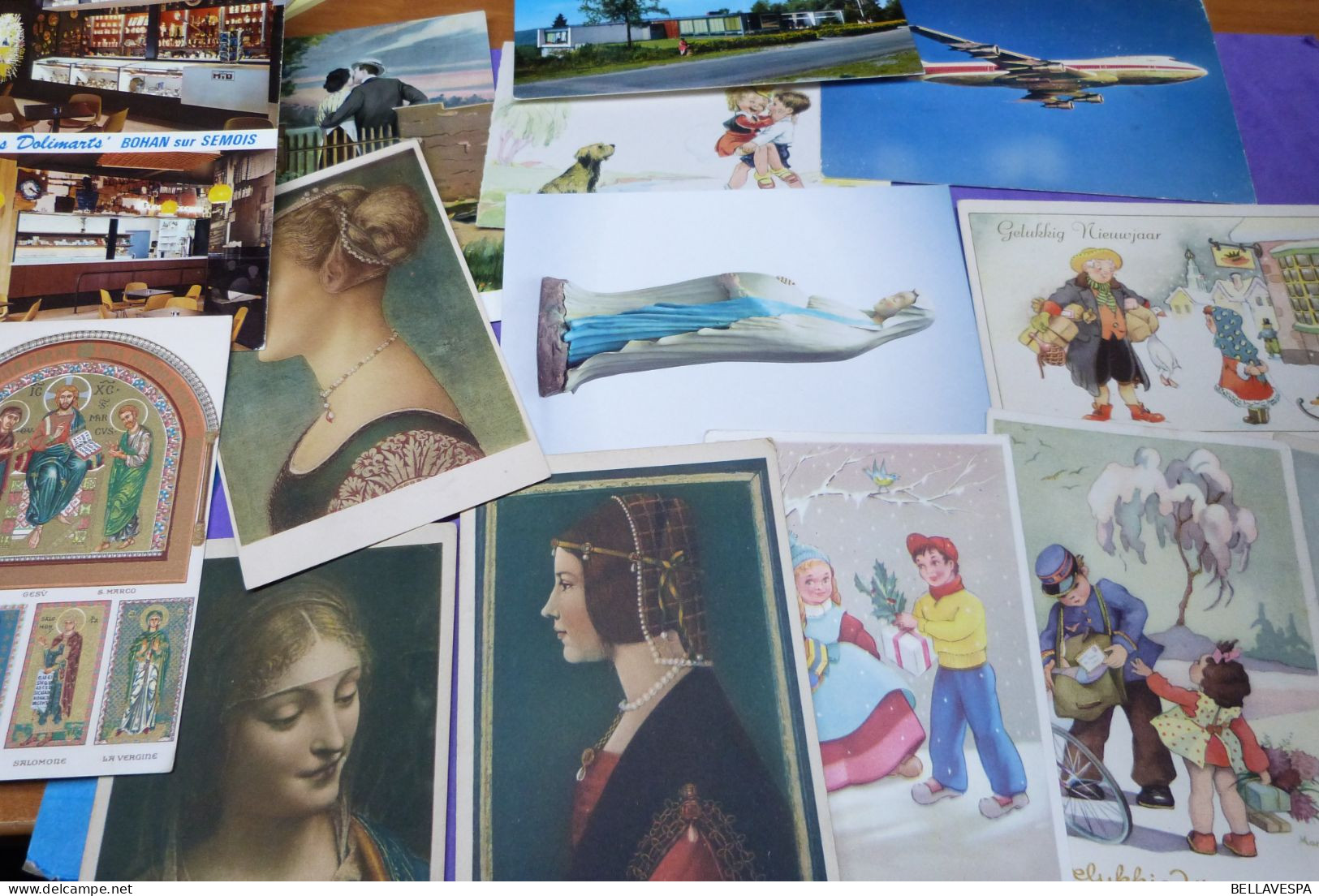 Lot varia ruim 560 stuks   vnl postkaarten cpsm en cpa ook  recentere thema kaarten , fotokaarten en enkel  andere items
