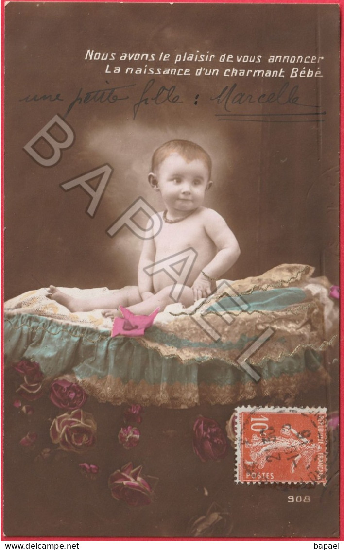 Naissance D'un Bébé Assis Sur Une Couverture (Circulé En 1916) - Nacimientos