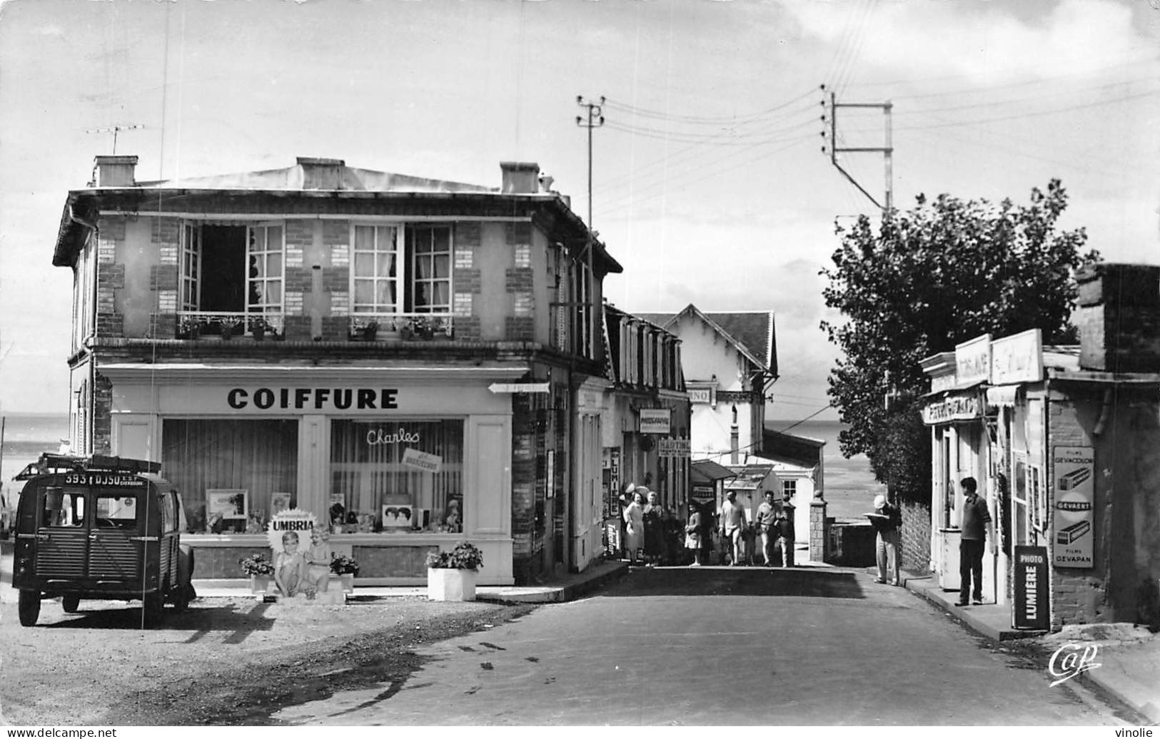 P-24-Mi-Is-1181 : SAINT-PAIR-SUR-MER. RUE DE LA PLAGE. AUTOMOBILE 2 CV CITROËN - Saint Pair Sur Mer