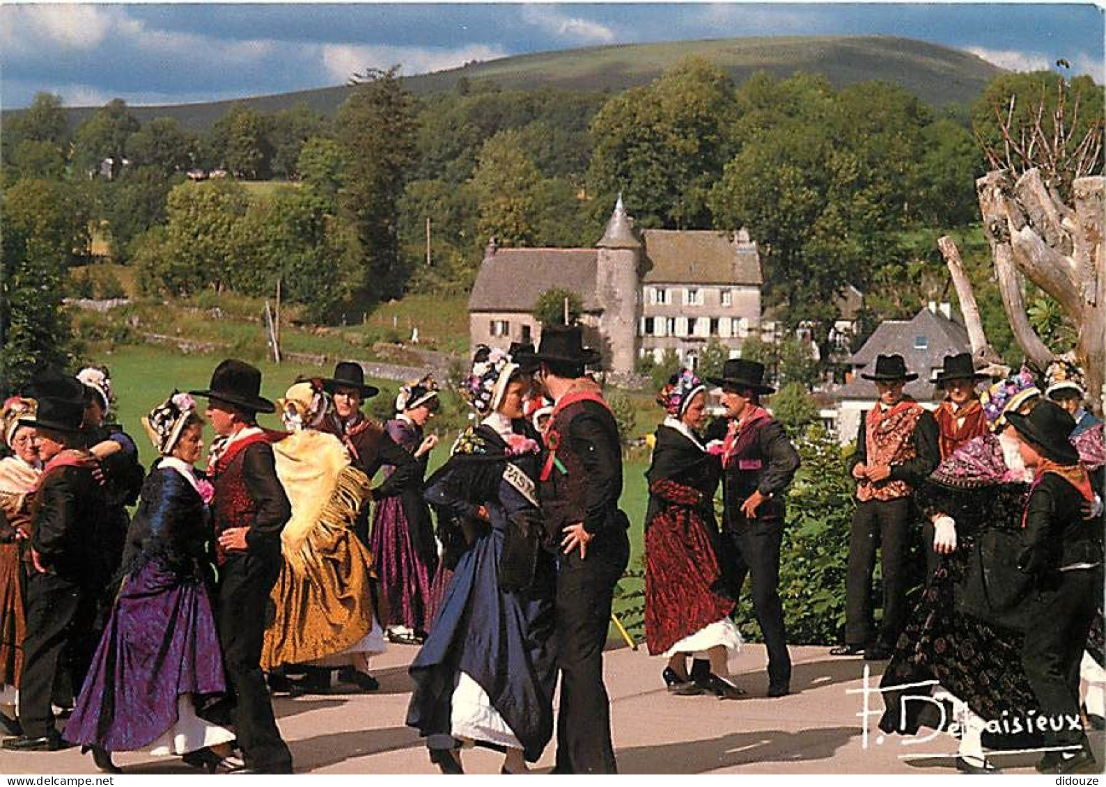 Folklore - Auvergne - Groupe Folklorique La Sagranière - Danses - CPM - Voir Scans Recto-Verso - Costumes