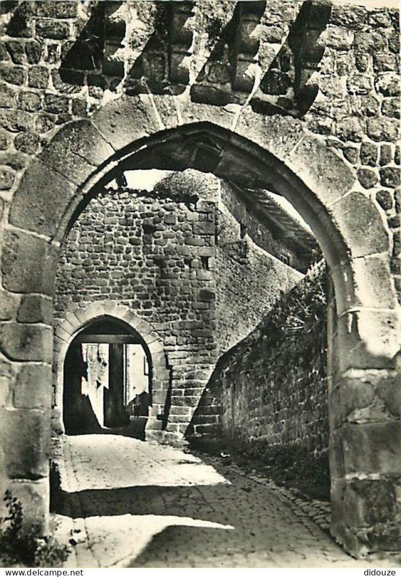 42 - Saint Bonnet Le Château - Anciennes Fortifications - Porte Mandrin - Mention Photographie Véritable - Carte Dentelé - Autres & Non Classés