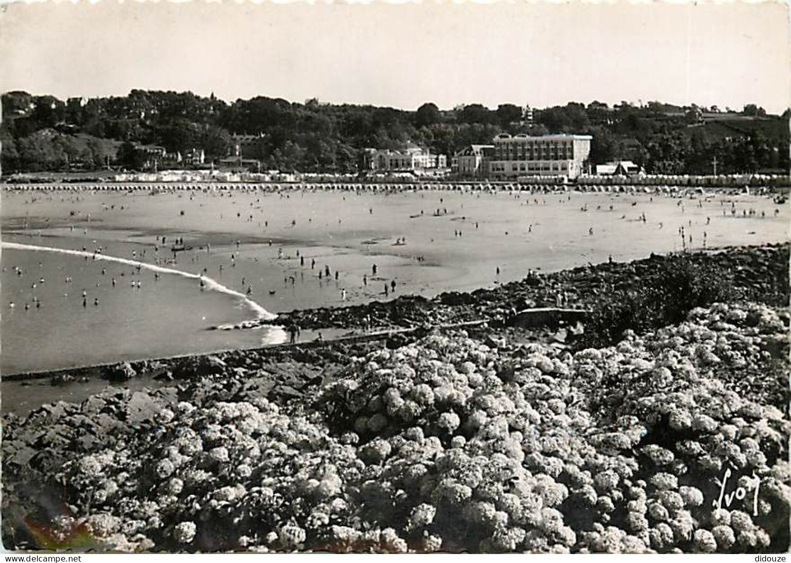 22 - Perros-Guirec - Plage Du Trestraou - Scènes De Plage - CPSM Grand Format - Voir Scans Recto-Verso - Perros-Guirec