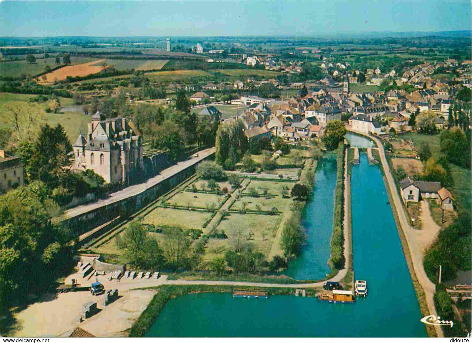 58 - Chatillon En Bazois - Vue Aérienne Sur Le Château Et Le Canal - CPM - Voir Scans Recto-Verso - Chatillon En Bazois