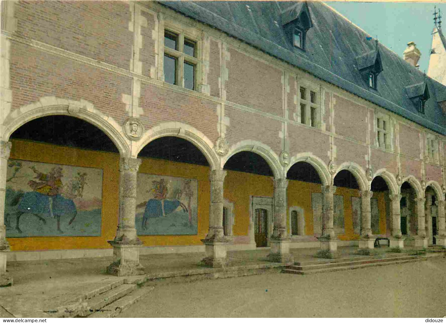 18 - Oizon - Château De La Verrerie - Galerie Et Cour D'honneur - Art Peinture Histoire - CPM - Voir Scans Recto-Verso - Altri & Non Classificati