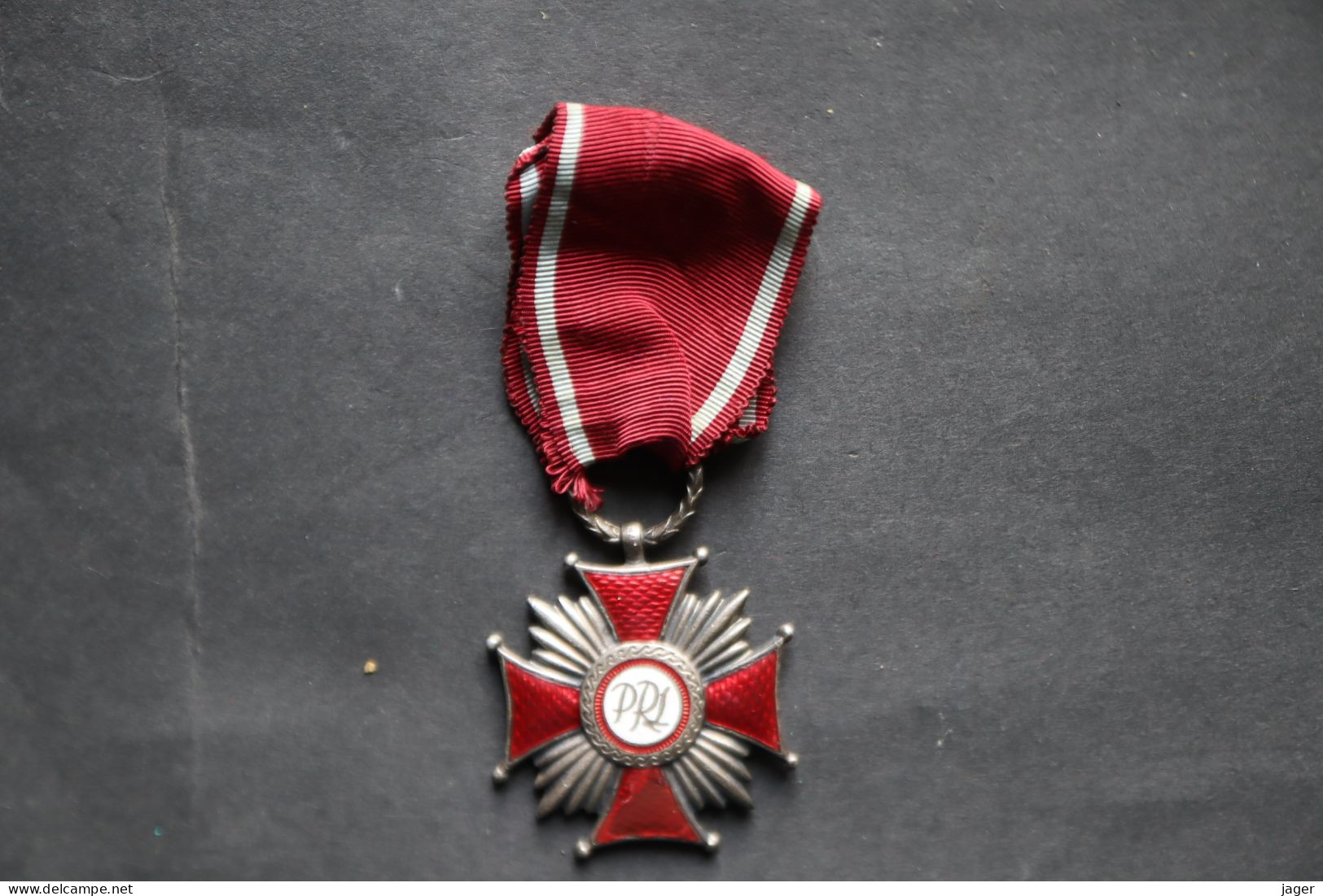 Medaille Pologne Poland Croix Du Mérite émaillée - Other & Unclassified
