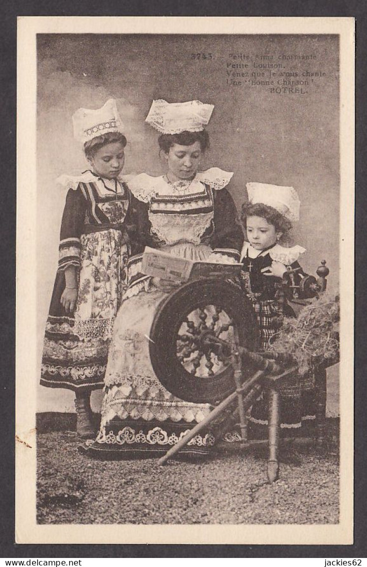 094499/ BRETAGNE, Femme Et Enfants En Costume Traditionnel, Rouet, Vers De Botrel - Bretagne