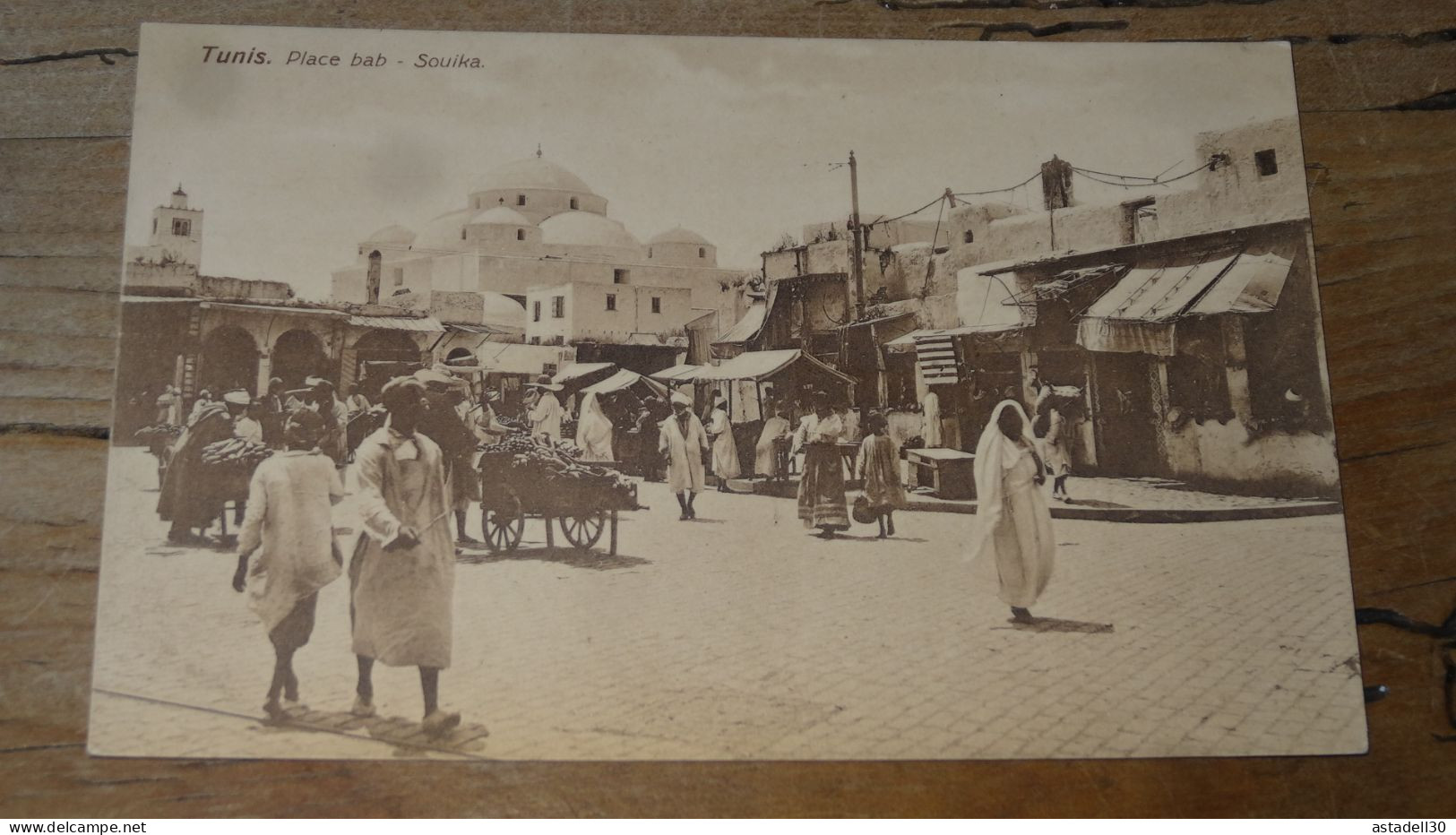 TUNIS, Place Bab Souika  ............... BE2-19025 - Tunesië
