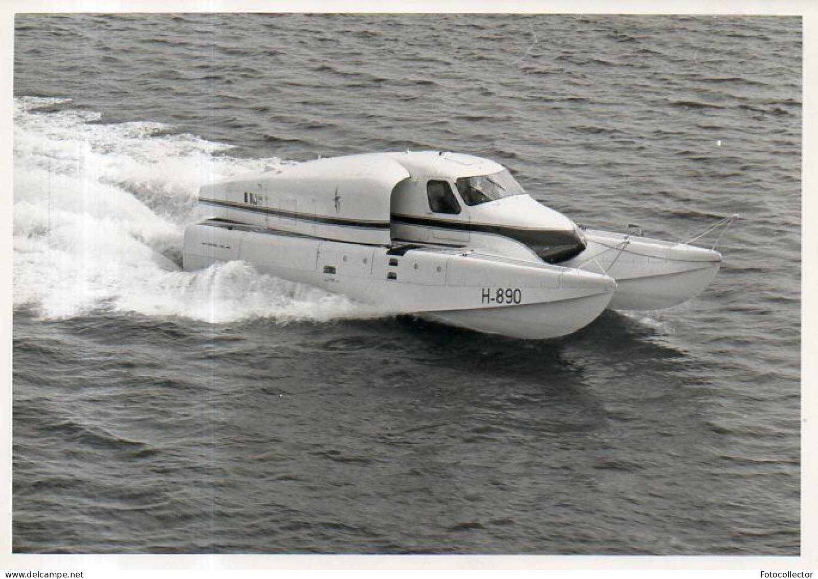 Hydroptère H 890 à L'essai Sur L'étang De Berre En 1974 - Barcos