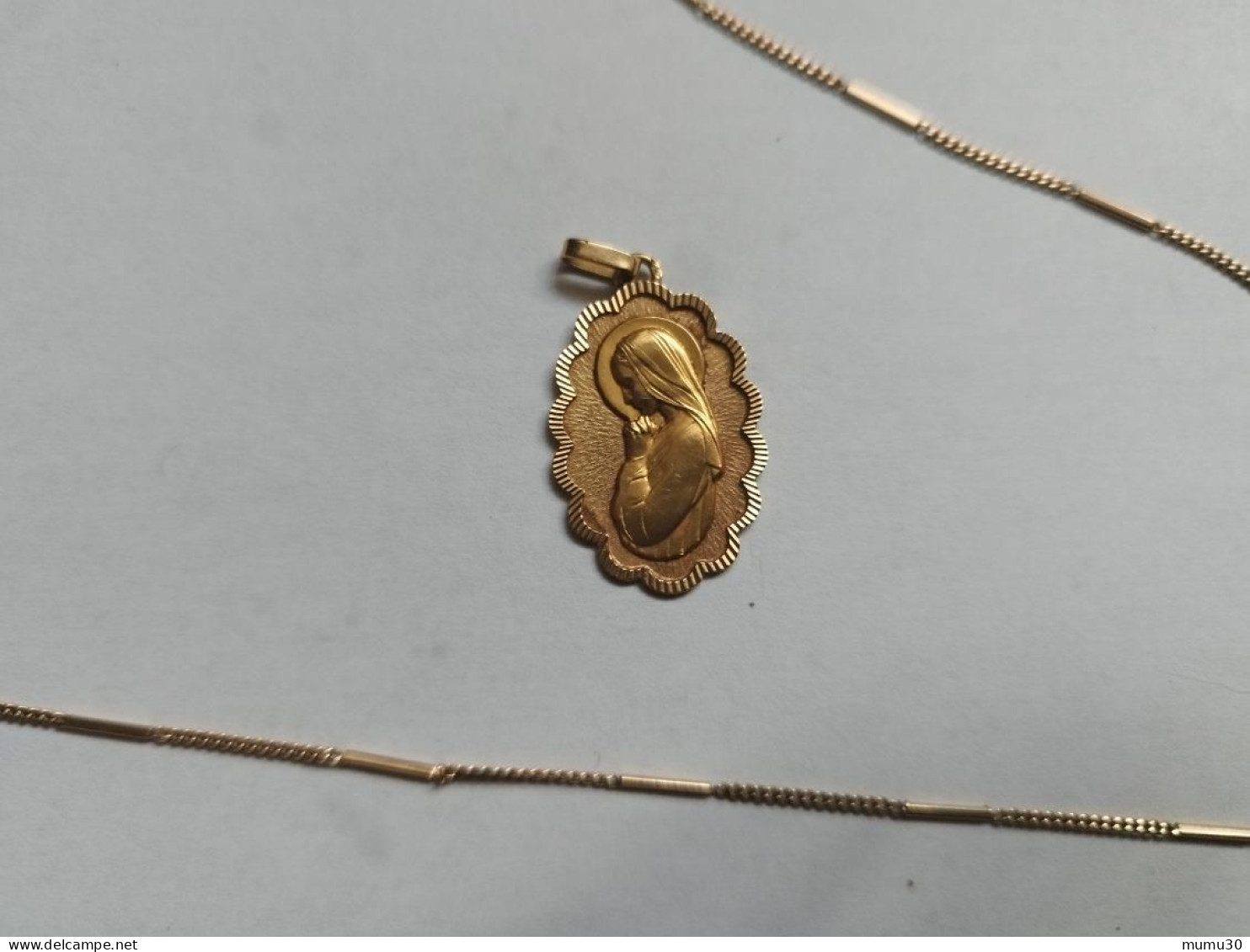 Magnifique Médaille Religieuse OR 750 - Années 70 "Sainte Marie" 6,1 Grammes D'or Avec La Chaîne Bijou - Collares/Cadenas