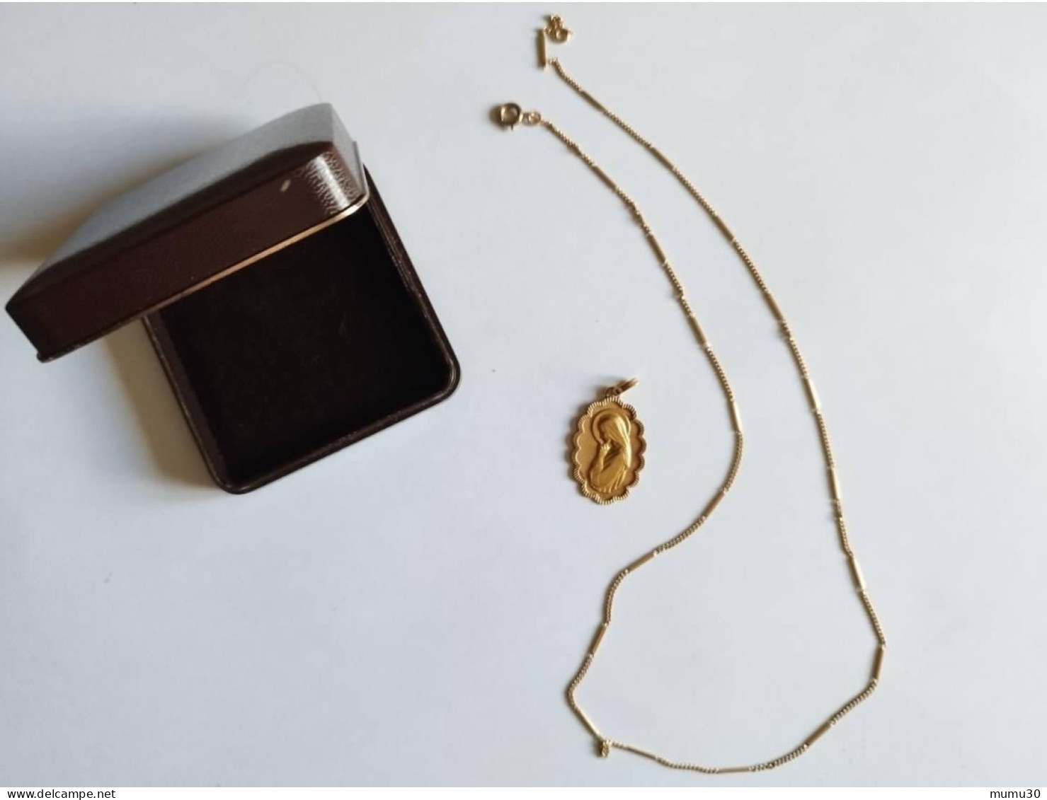 Magnifique Médaille Religieuse OR 750 - Années 70 "Sainte Marie" 6,1 Grammes D'or Avec La Chaîne Bijou - Necklaces/Chains