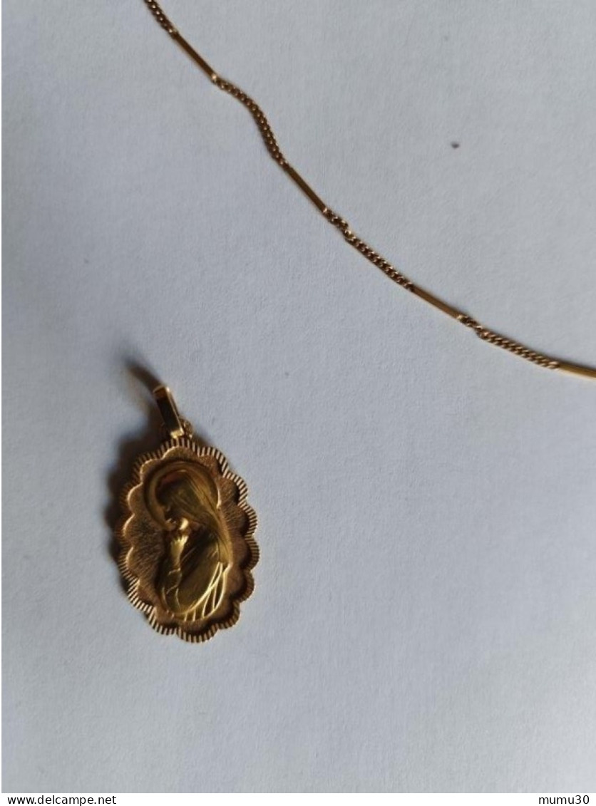 Magnifique Médaille Religieuse OR 750 - Années 70 "Sainte Marie" 6,1 Grammes D'or Avec La Chaîne Bijou - Colliers/Chaînes