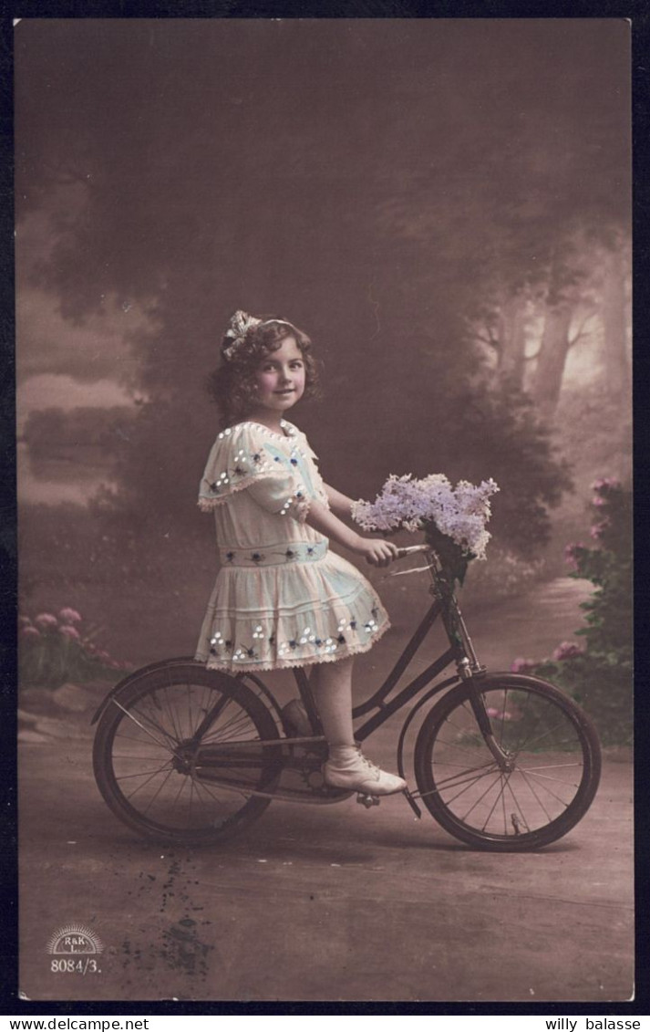 +++ CPA - Fantaisie - Enfant - Fille - Fillette Sur Vélo - Bike - Cyclisme // - Cyclisme