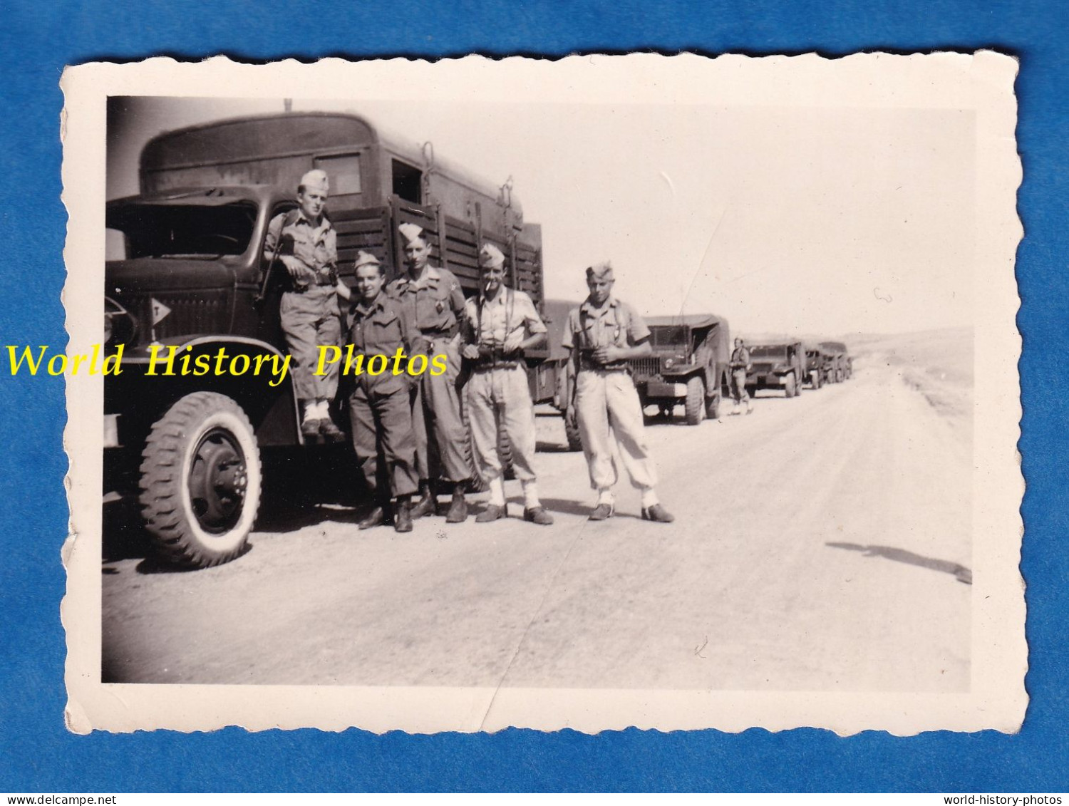 Photo Ancienne Snapshot - ALGERIE ? - Vers 1950 1960 - Camion Militaire & Unité à Identifier - Régiment Colonial ? - War, Military