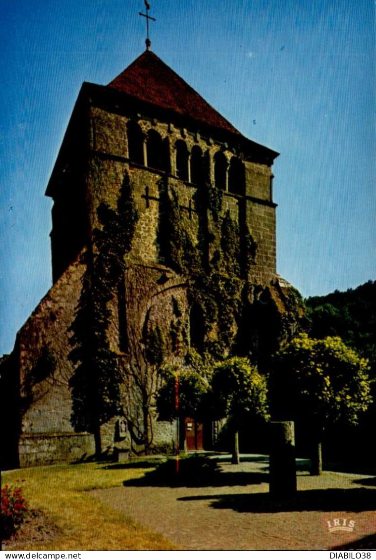 MOUTIER D ' AHUN   ( CREUSE )  L ' EGLISE XII ° SIECLE . MONUMENT HISTORIQUE. LE CLOCHER - Moutier D'Ahun