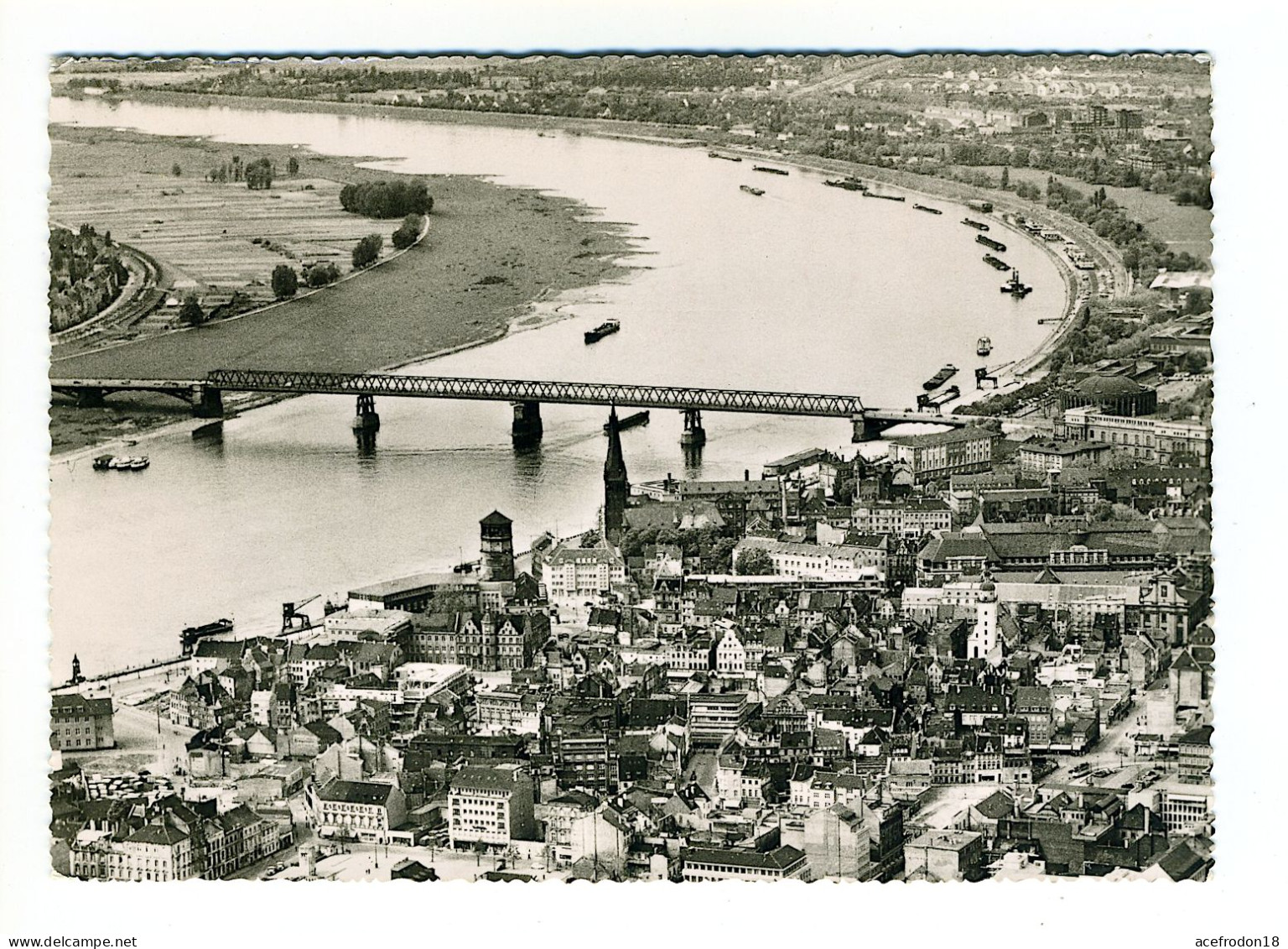 DÜSSELDORF AM RHEIN - Fliegeraufnahme Mit Rheinufer - Düsseldorf