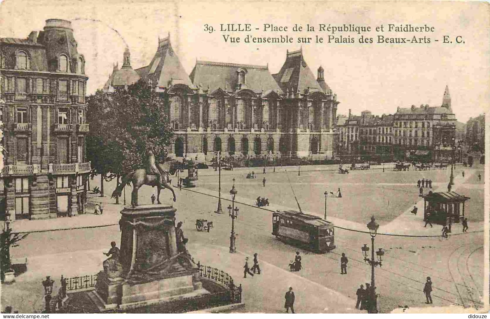 59 - Lille - Place De La République Et Faidherbe - Vue D'ensemble Sur Le Palais Des Beaux-Arts - Animée - Tramway - CPA  - Lille