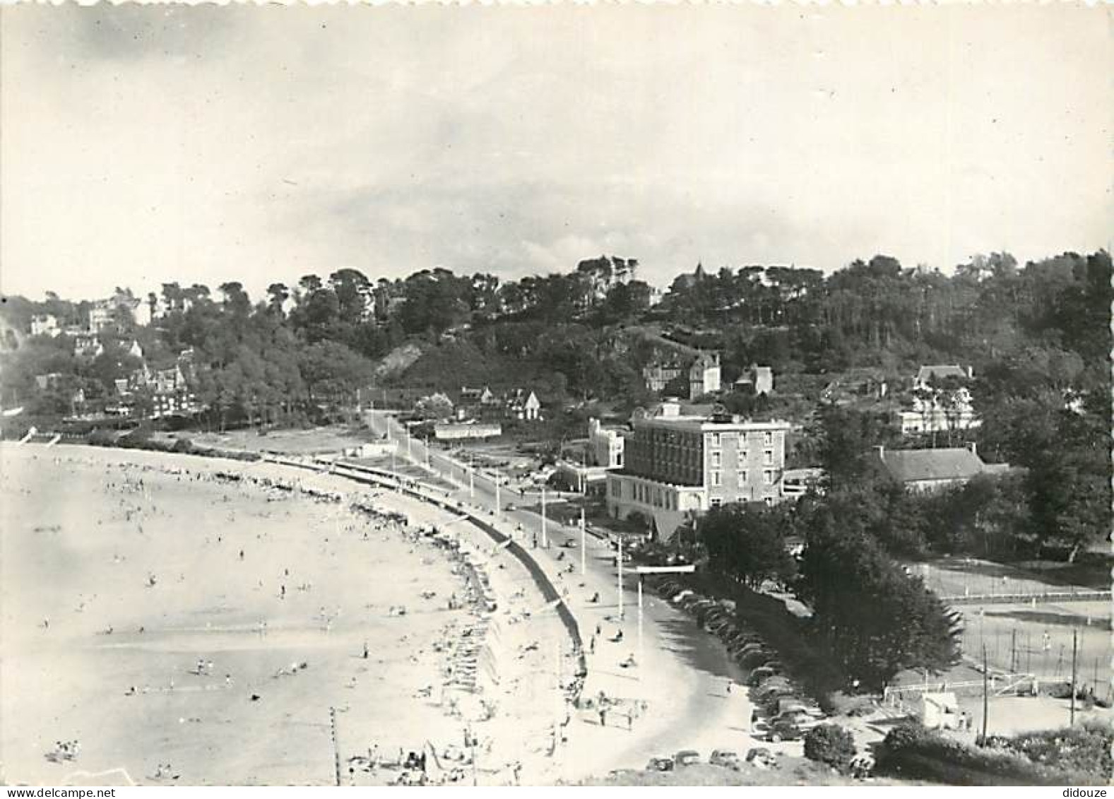 22 - Perros-Guirec - La Plage De Trestraou - Scènes De Plage - Automobiles - CPSM Grand Format - Voir Scans Recto-Verso - Perros-Guirec