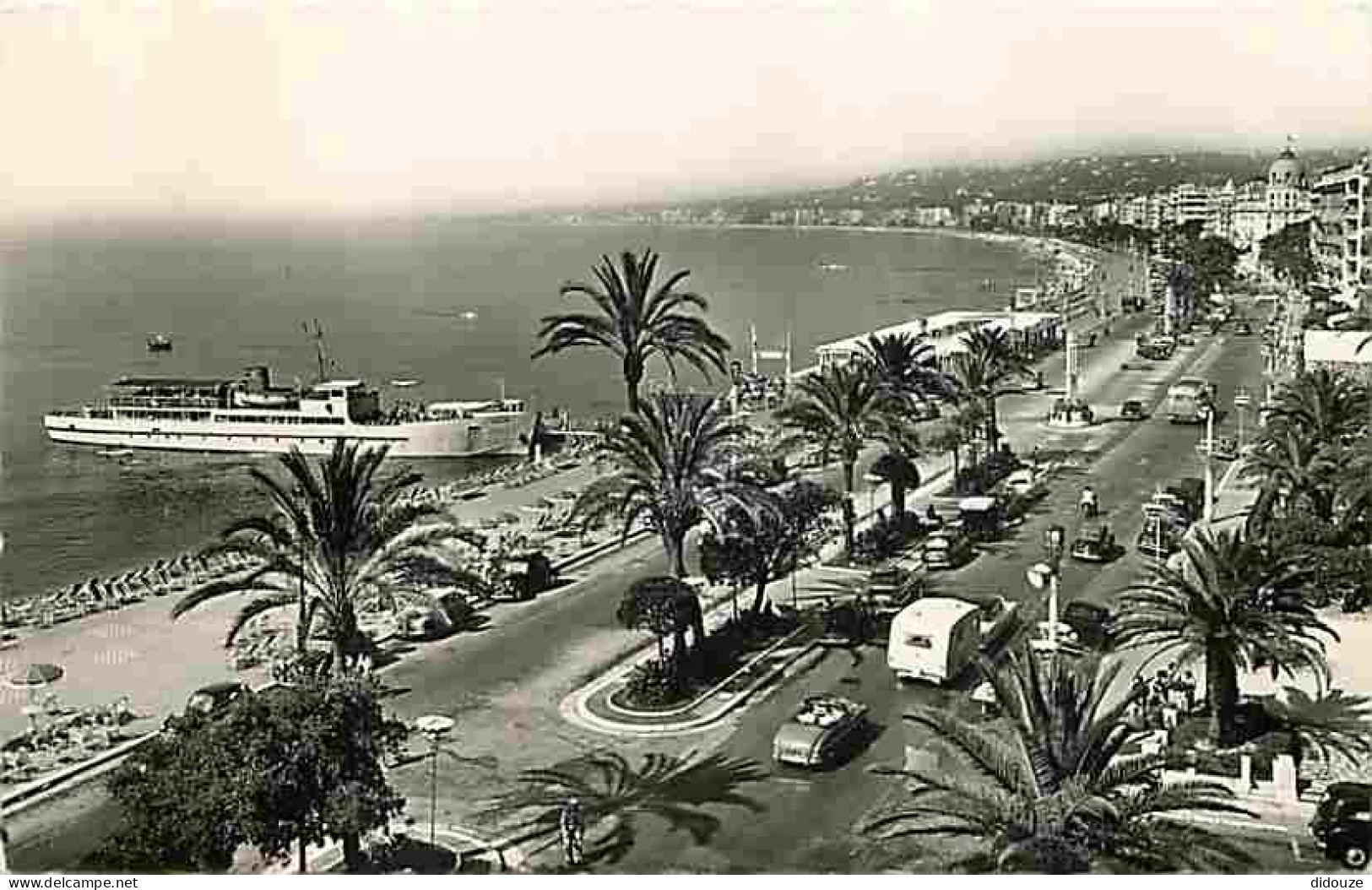 06 - Nice - La Promenade Des Anglais Et La Baie Des Anges - Automobiles - CPM - Voir Scans Recto-Verso - Transport (road) - Car, Bus, Tramway