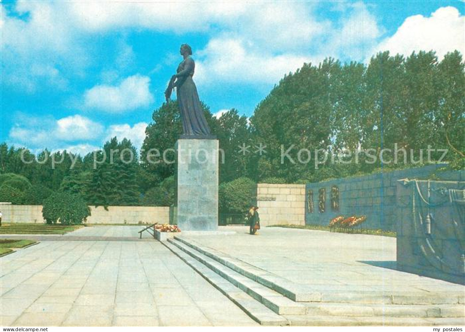 73255782 St Petersburg Leningrad Piskariovskoye Memorial Cemetery St Petersburg  - Rusia