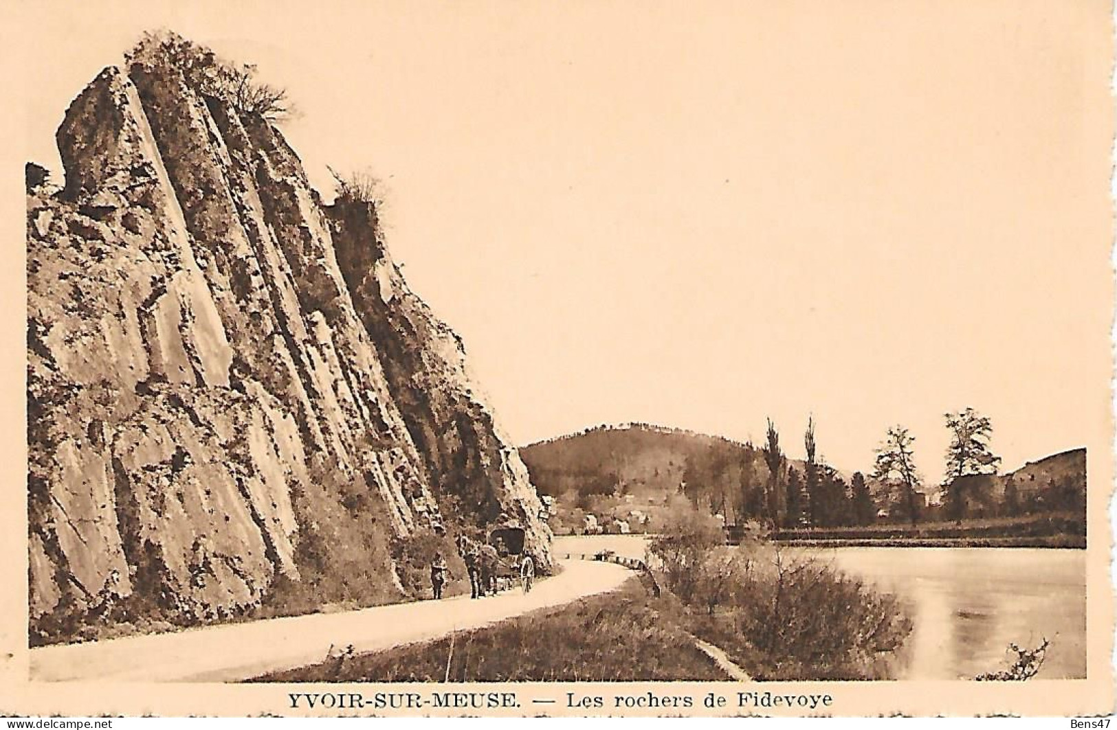 Yvoir Sur Meuse Les Rochers De Fidevoye - Yvoir