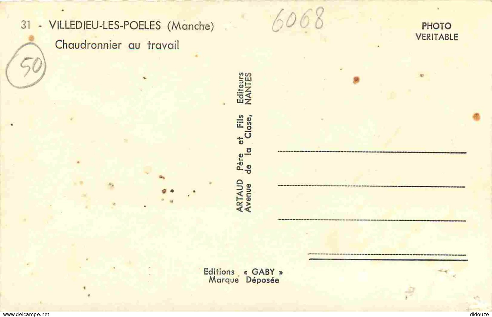 50 - Villedieu Les Poeles - Chaudronnier Au Travail - Animée - Métiers - Mention Photographie Véritable - CPSM Format CP - Villedieu