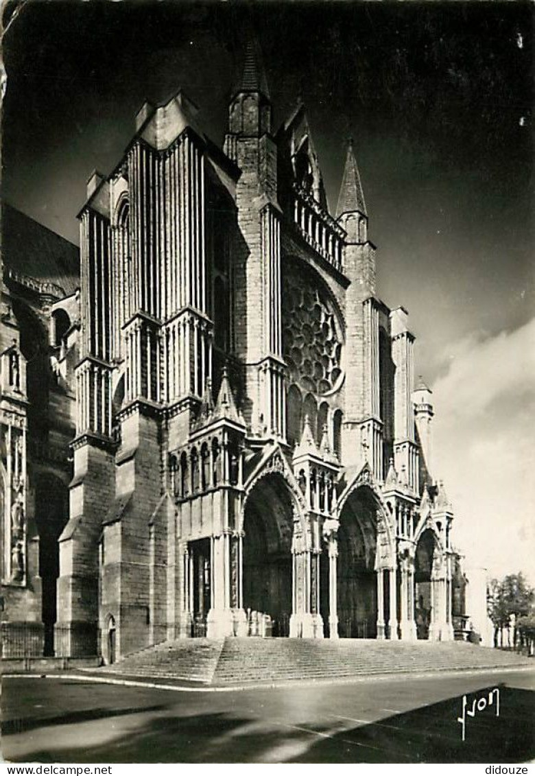 28 - Chartres - La Cathédrale - Portail Sud - Carte Dentelée - CPSM Grand Format - Voir Scans Recto-Verso - Chartres