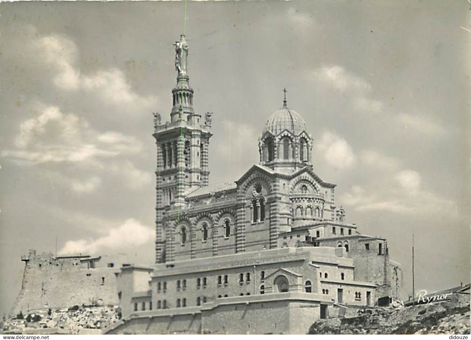 13 - Marseille - Basilique De Notre-Dame De La Garde - CPSM Grand Format - Voir Scans Recto-Verso - Notre-Dame De La Garde, Funicular Y Virgen