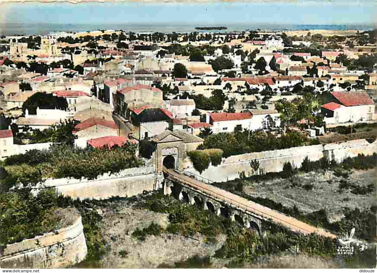 17 - Ile De Ré - Saint Martin De Ré - Porte Das Campani Et Vue Générale - CPM - Voir Scans Recto-Verso - Saint-Martin-de-Ré