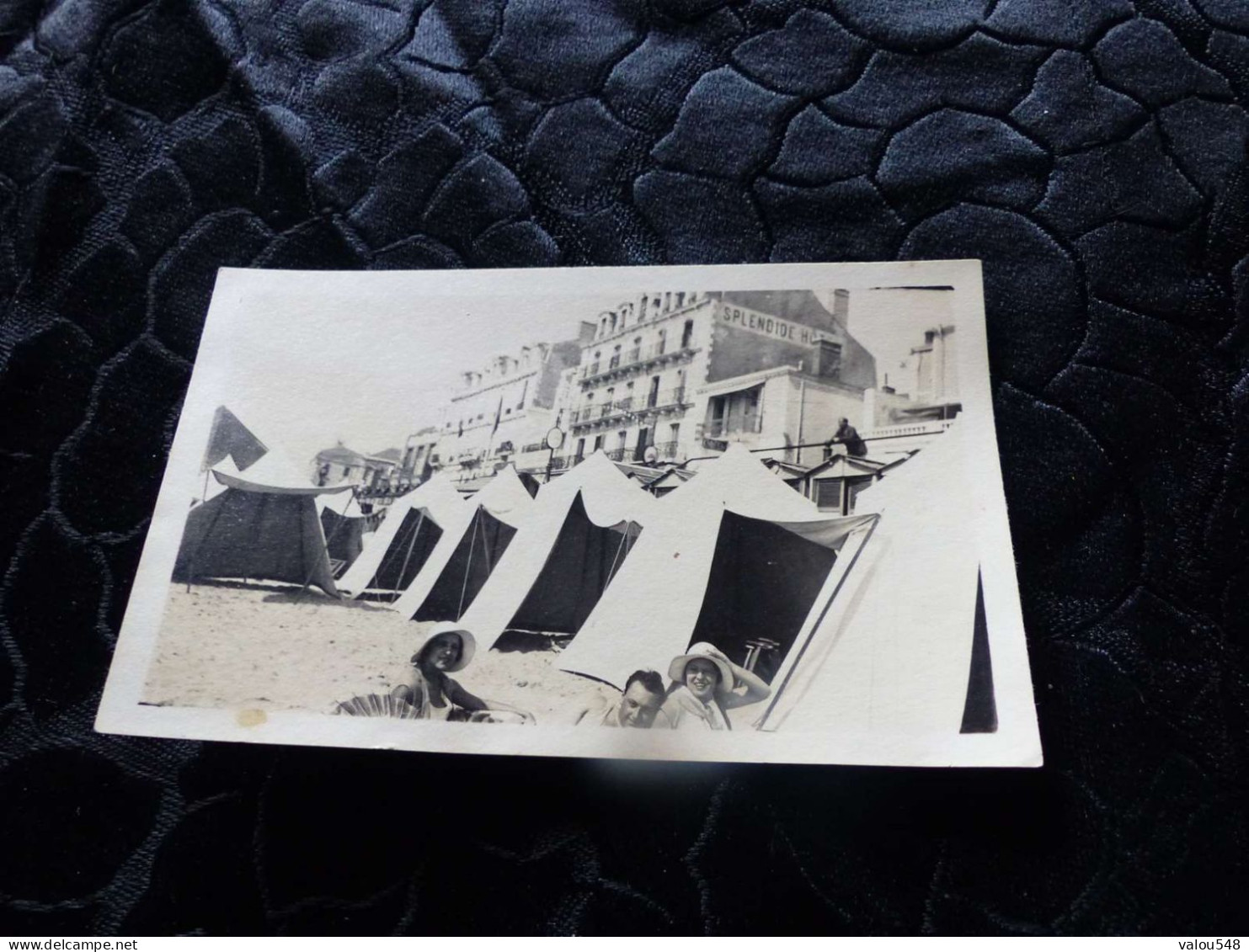 P-192 , Photo, Les Sables D'Olonne, Les Tentes Sur La Plage Et L'Hôtel Splendide, 1930 - Luoghi