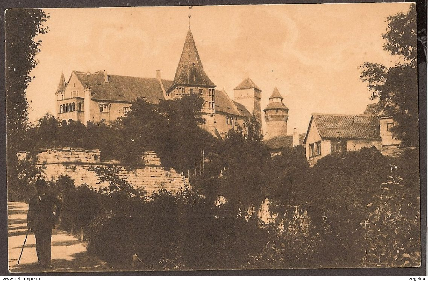 Nürnberg -Burg Vom Tiergärtnertor Mit Wanderer - Nuernberg