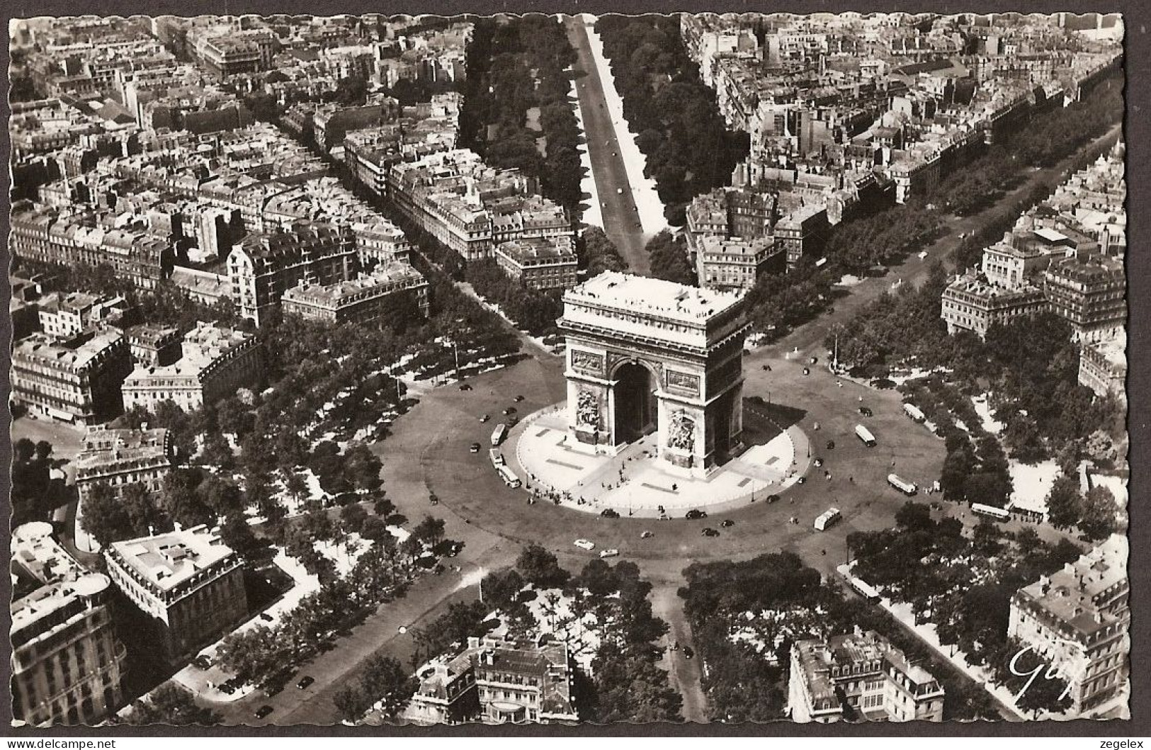 Paris - L'Arc De Triomphe - Triumphbogen