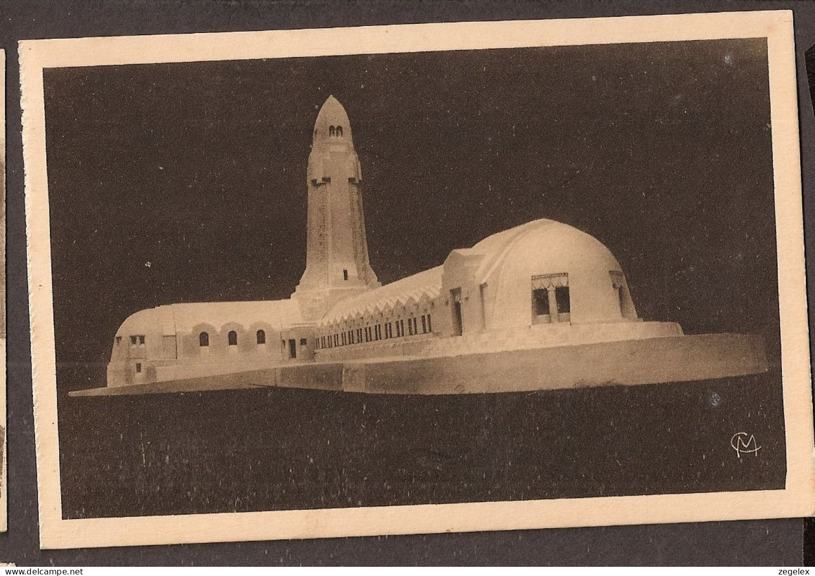 Douaumont - Ossuaire Et Phare - Arrière Du Monument - Chapelle Catholique - Douaumont