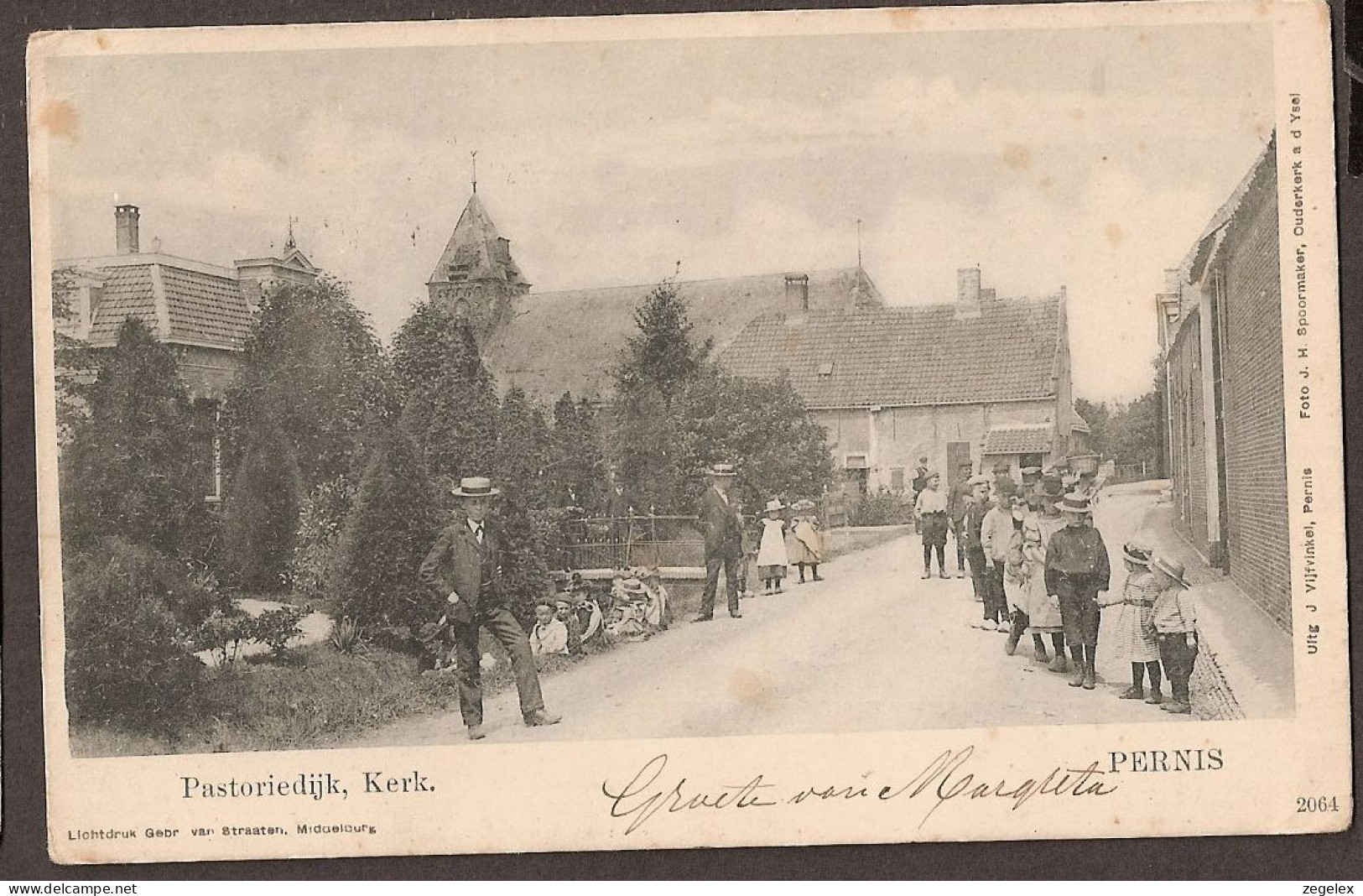 Pernis - Pastoriedijk - Kerk - Levendig Met Kindergroep Op Klompjes - Rond 1905  (Zeldzaam) - Sonstige & Ohne Zuordnung