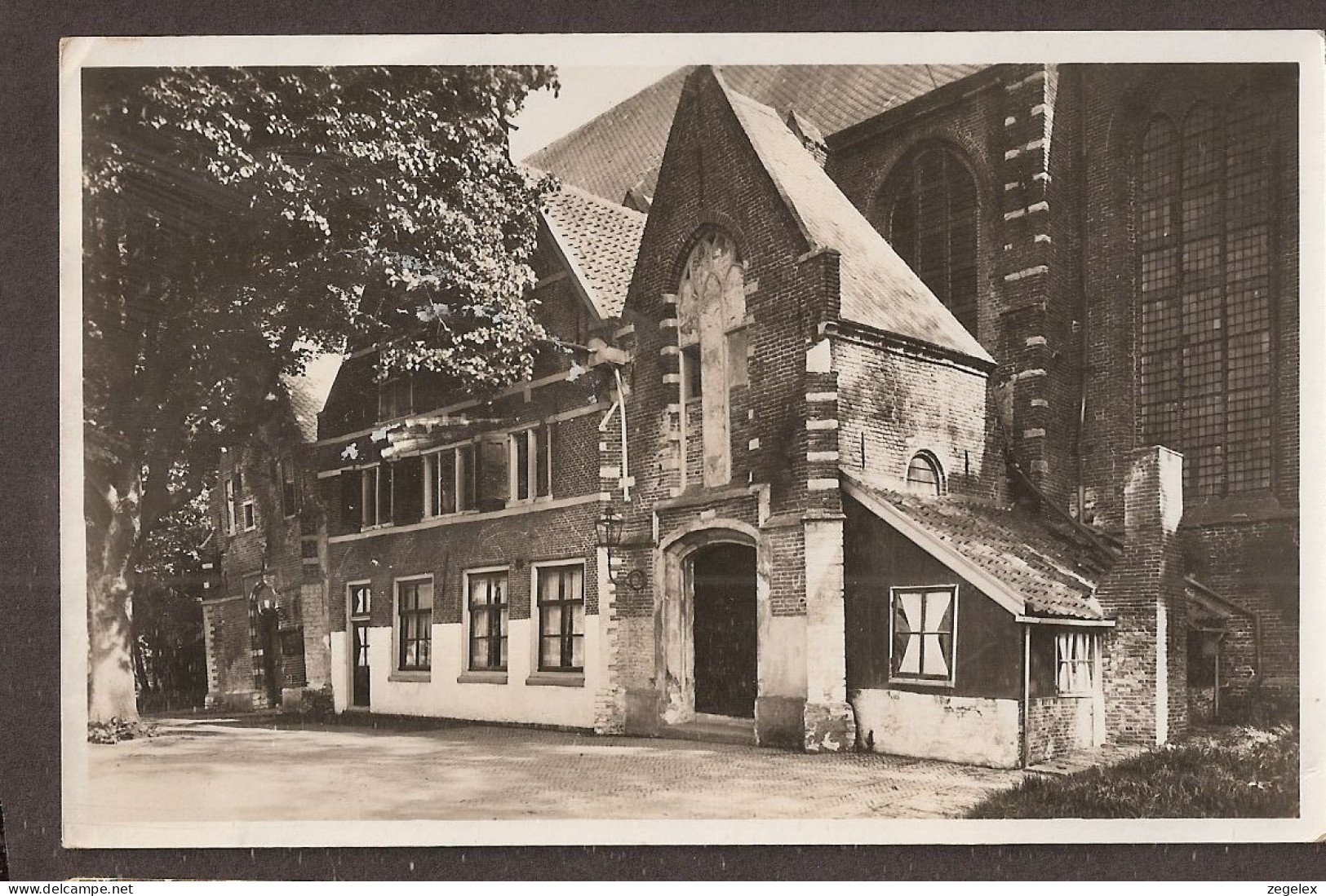 Monnikendam 1943 - Oude Geveltjes Aan De Kerk - Autres & Non Classés