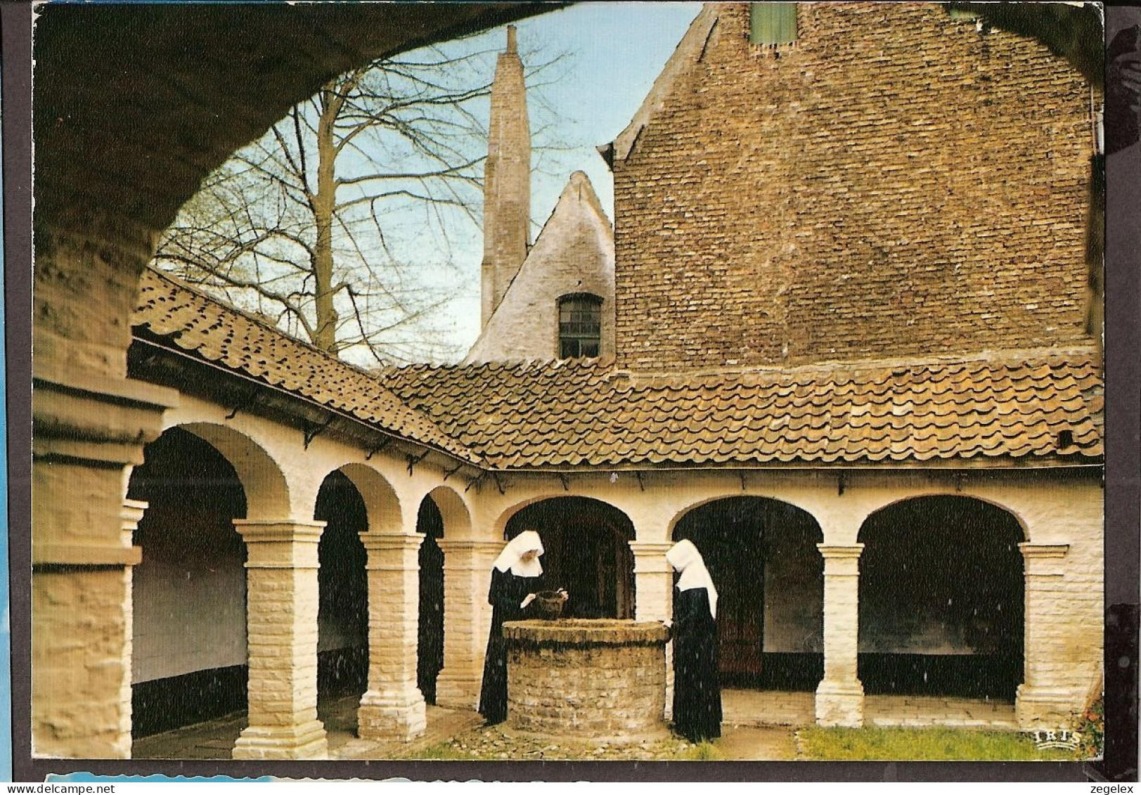 Brugge - Het Brugse Begijnhof - Au Béguinage De Bruges - Coin Du Cloître Avec Rélégieuses - Brugge