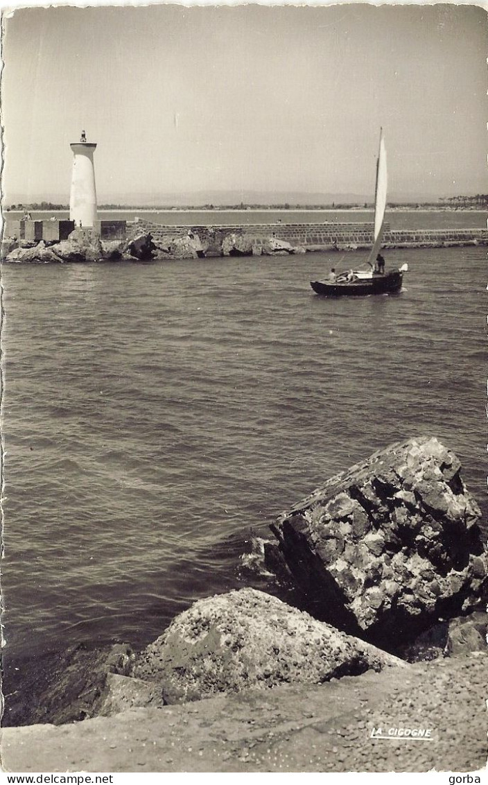 *CPA  - 34 - AGDE - LE GRAU D'AGDE - Le Phare Et La Jetée - Agde