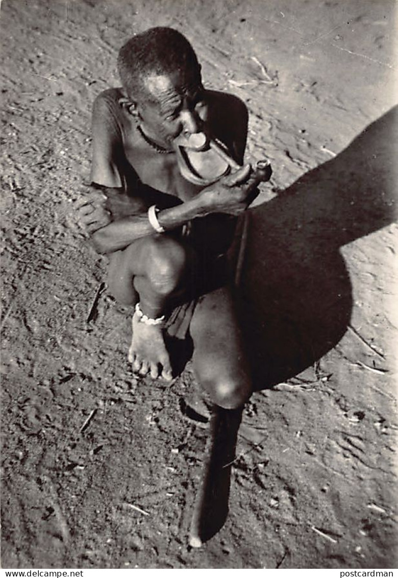 Tchad - FORT ARCHAMBAULT - Femme à Plateaux, Race Kaba, De Kyabé - TAILLE DE LA CARTE POSTALE 15 Cm. Par 10 Cm. - POSTCA - Ciad
