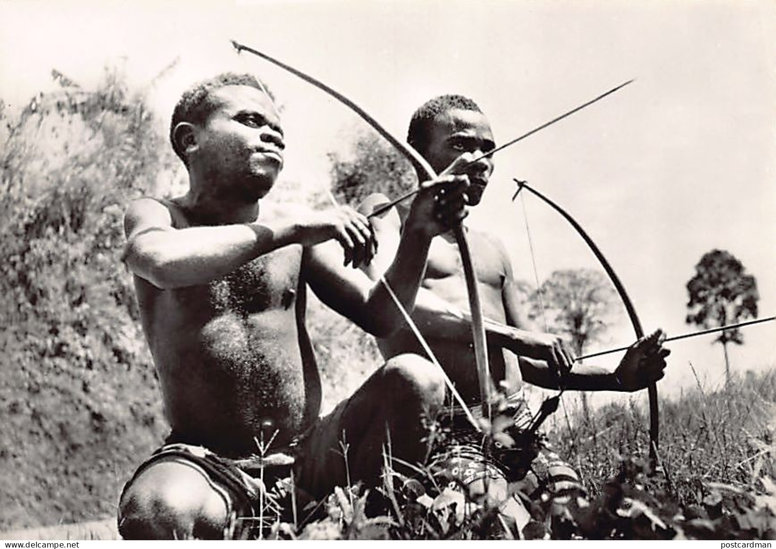 Congo Kinshasa - Mission De MONGBWALU - Pygmées Partant à La Chasse - TAILLE DE LA CARTE POSTALE 15 Cm. Par 10 Cm. - POS - Congo Belge