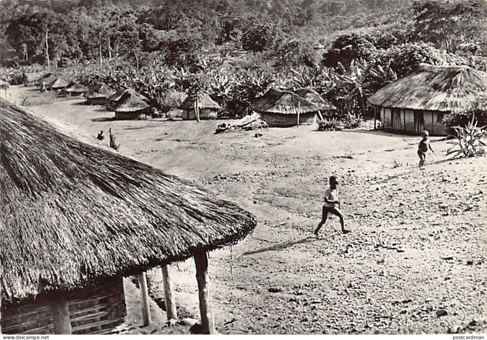 Congo Kinshasa - Mission De MONGBWALU - Type De Village En Brousse - TAILLE DE LA CARTE POSTALE 15 Cm. Par 10 Cm. - POST - Congo Belga