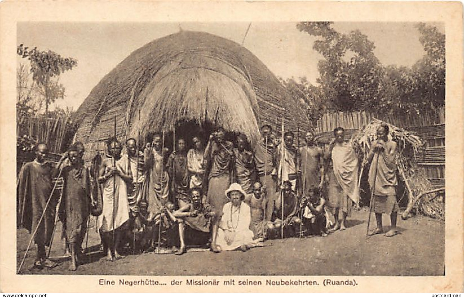 Rwanda - A Native Hut Of The Missionary With His New Converts - Publ. St. Petrus Claver Mission  - Rwanda
