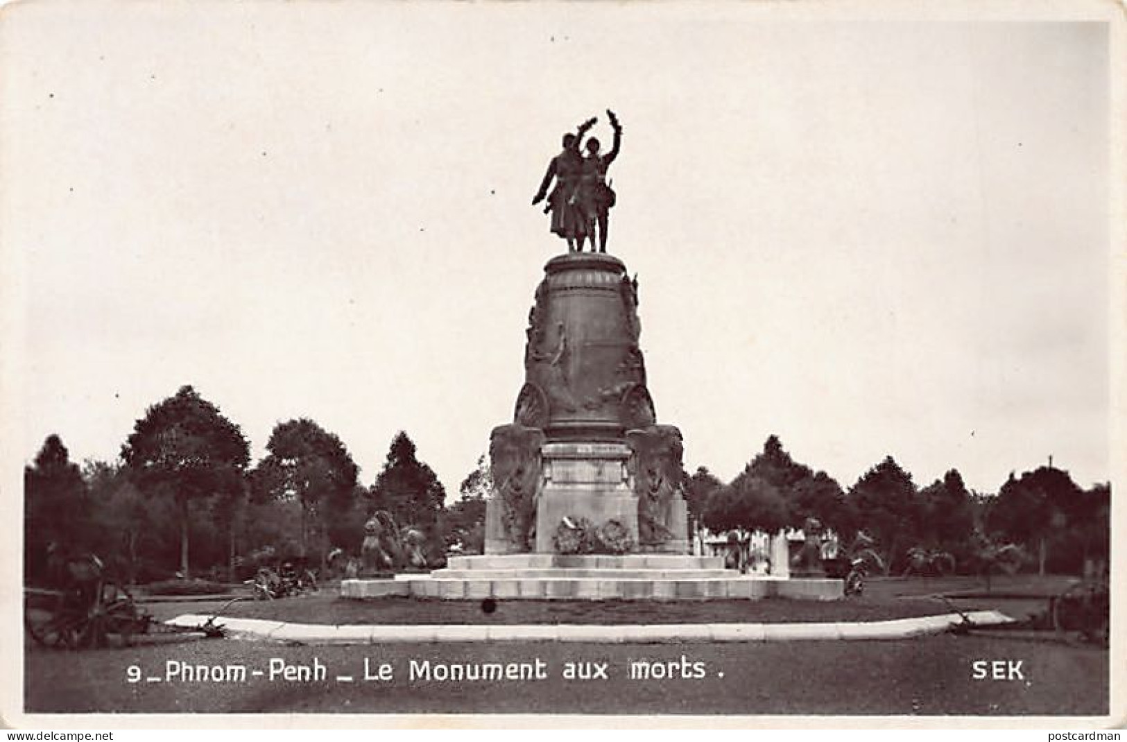 Cambodia - PHNOM PENH - Le Monument Aux Morts - Ed. SEK 9 - Cambodge