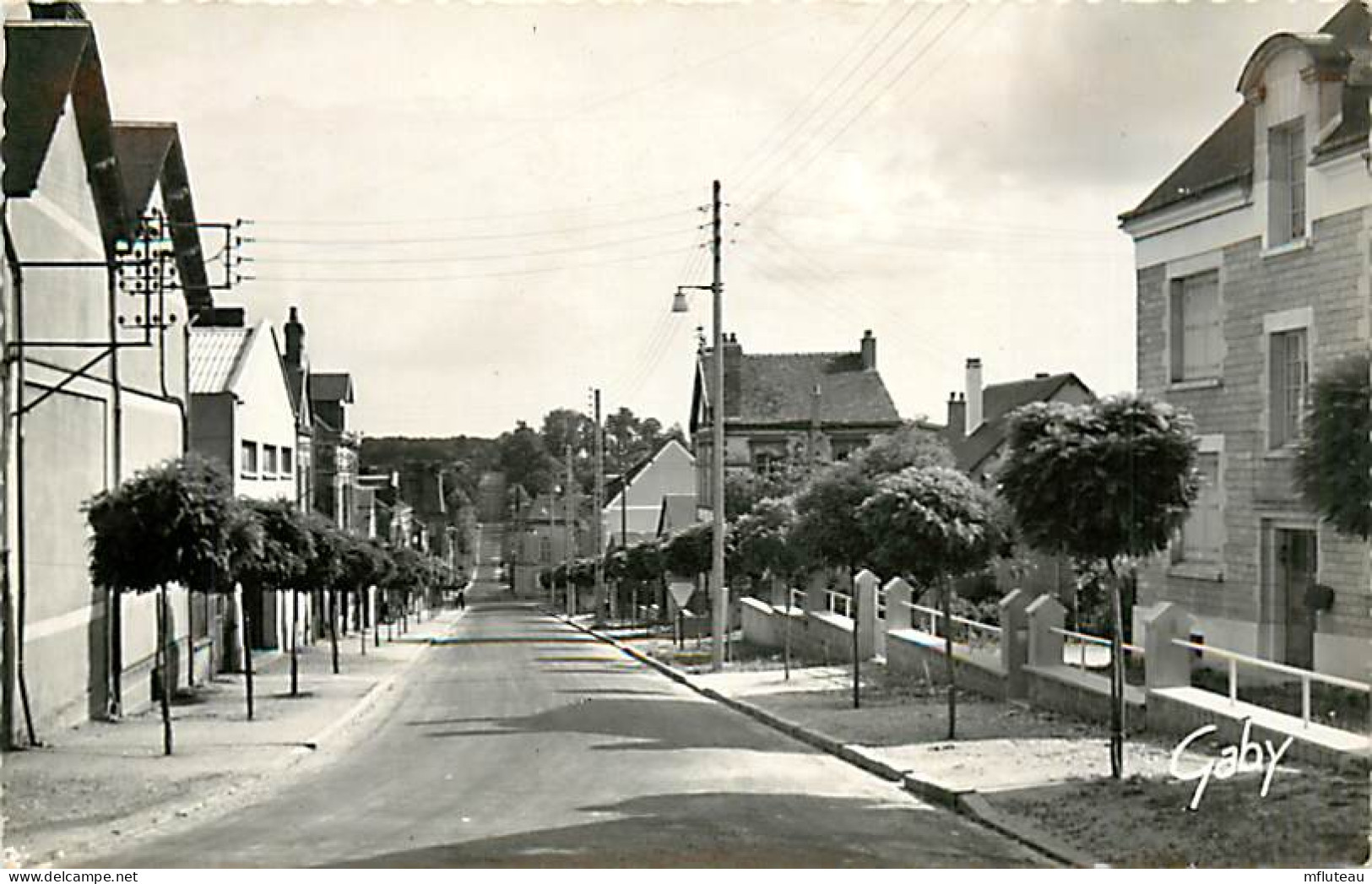 61* LE MERLERAULT  Rue De La Gare  CPSM(9x14cm)   MA108,1363 - Le Merlerault