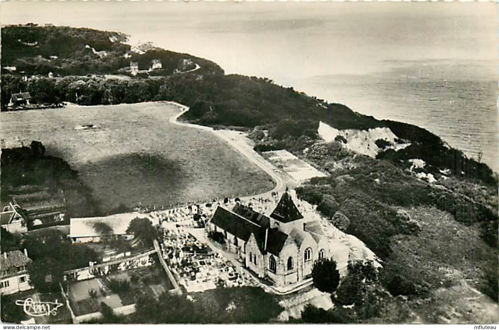 76* VARENGEVILLE SUR MER  Eglise  CPSM(9x14cm)     MA108,1325 - Varengeville Sur Mer