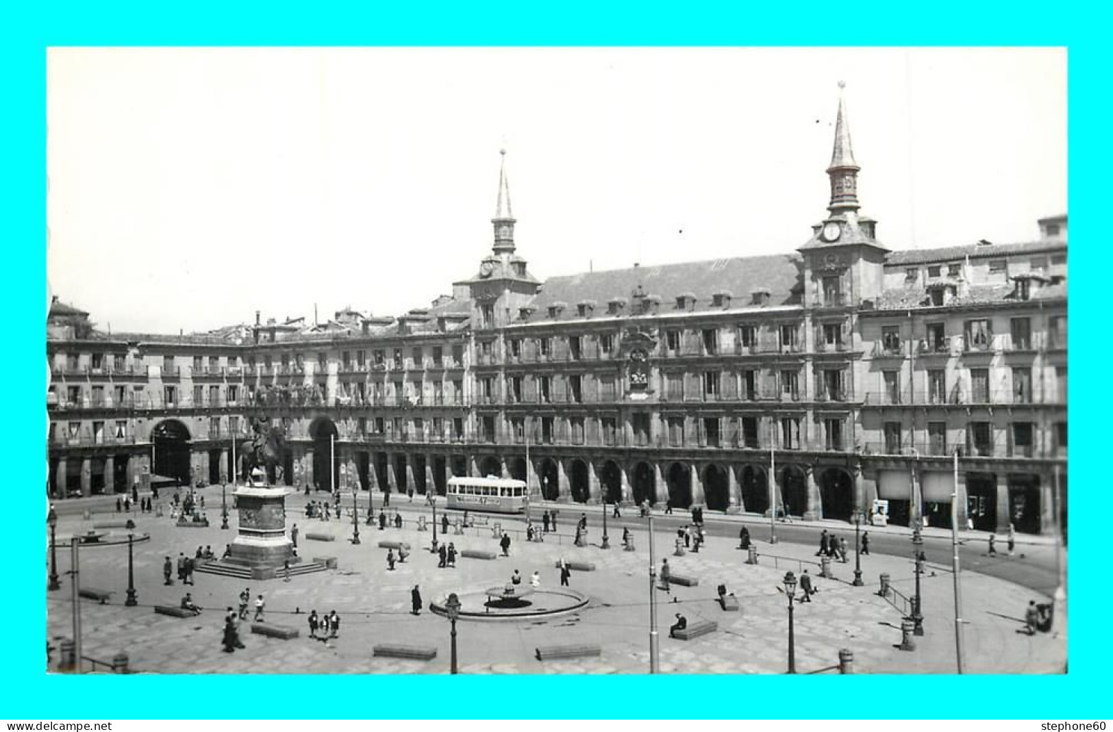 A909 / 255 Espagne MADRID Grand Place - Madrid