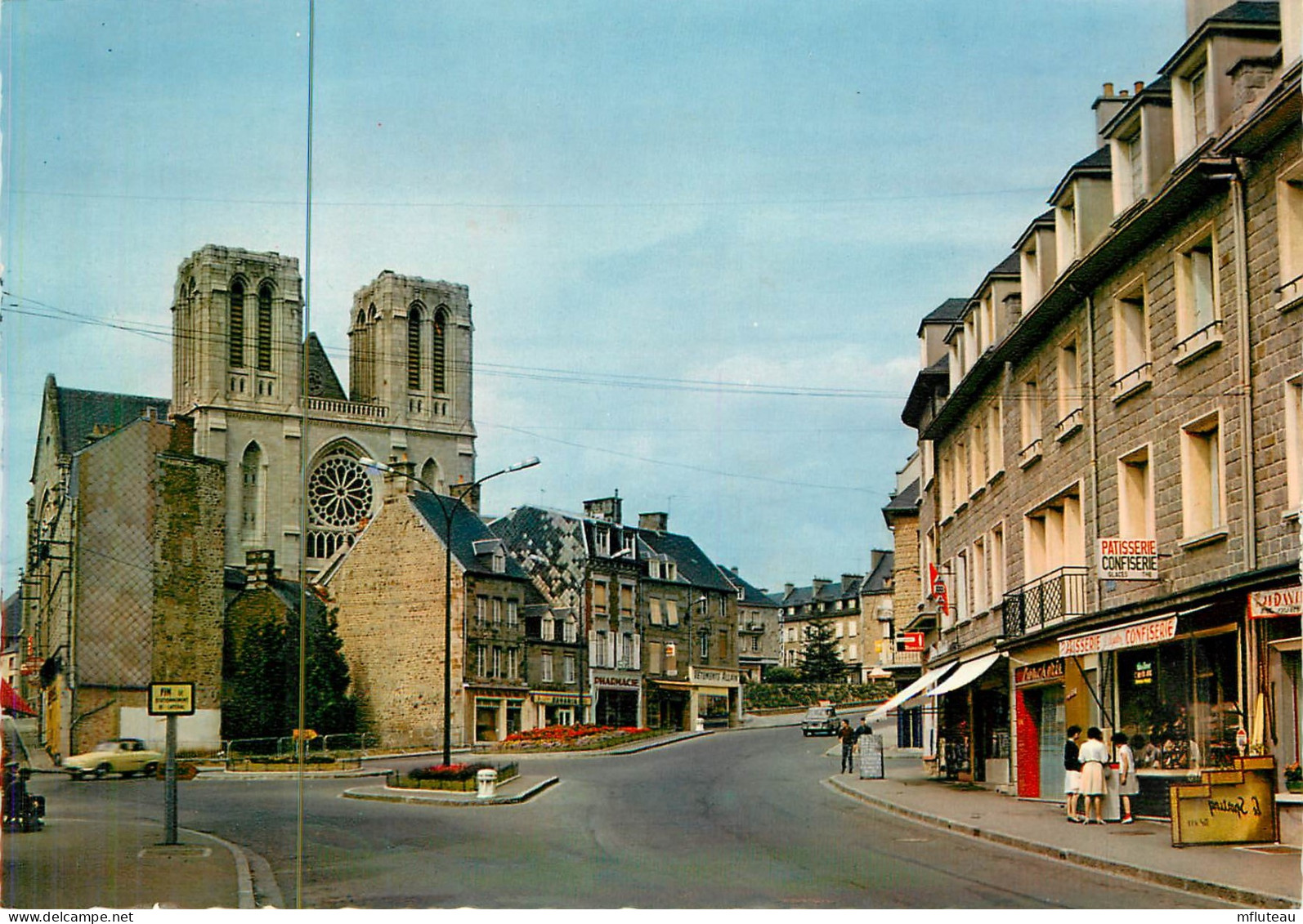 61* FLERS  Place Leclerc   (CPSM 10x15cm)     RL18,1515 - Flers